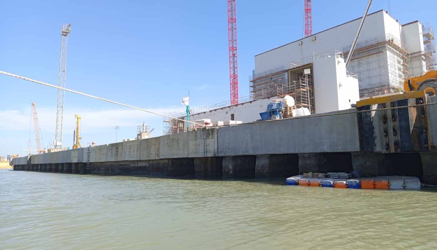 Reparación estructural de la viga cantil del Muelle Central Offshore de La Cabezuela